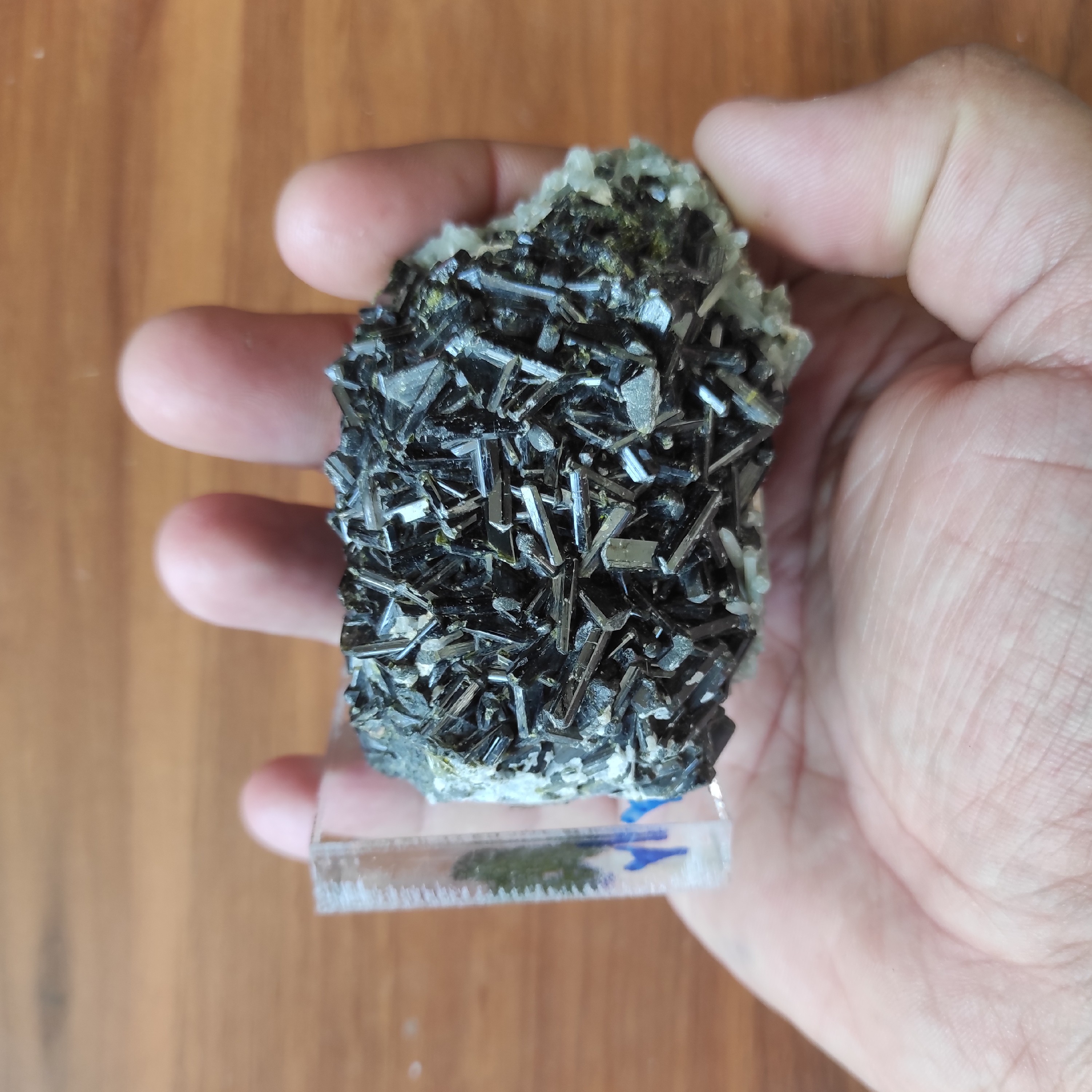 سنگ  اپیدوت پایه دار کدAp70241