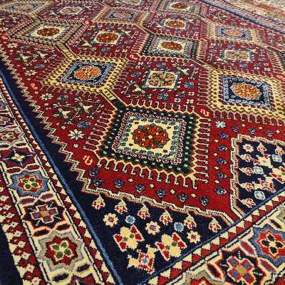 فرش دستباف سه و نیم متری طرح لوزی مدل AA178