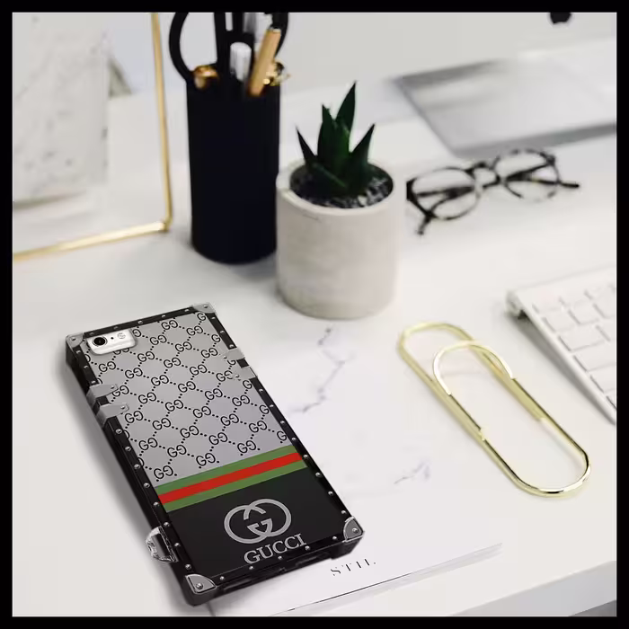 کاور مدل صندوقی کد 0011 مناسب برای گوشی موبایل اپل iPhone 6 /6s Plus به همراه آویز
