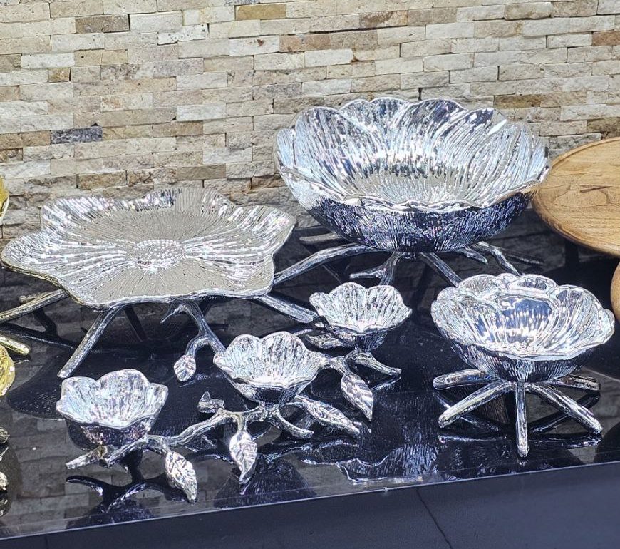 سرویس 4 تکه پذیرایی لوتوس جنس آلومینیوم رنگ نقره ای