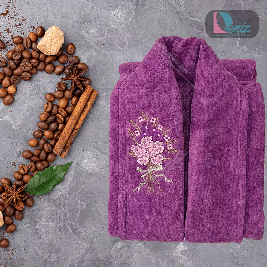 حوله تن پوش طرح گلدوزی یاس رنگ ارغوانی