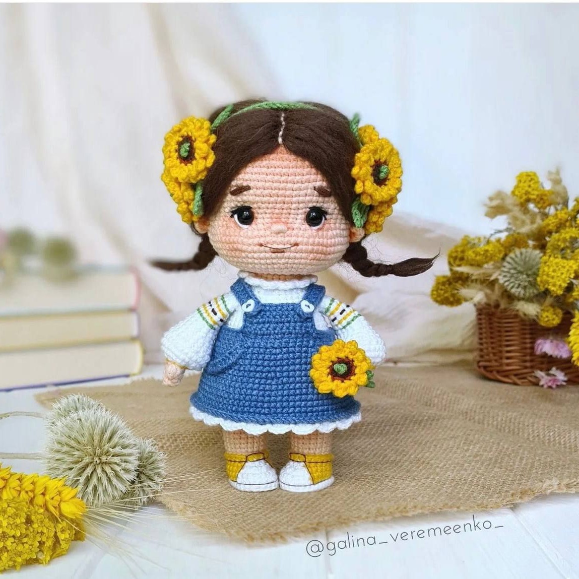 دختر آفتابگردان بافتنی