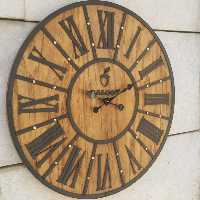 ساعت دیواری چوبی بلوط  مدل  آتن ( Athens ) قطر 60  سانتیمتر و موتور تایوانی با نگین های فلزی طلایی