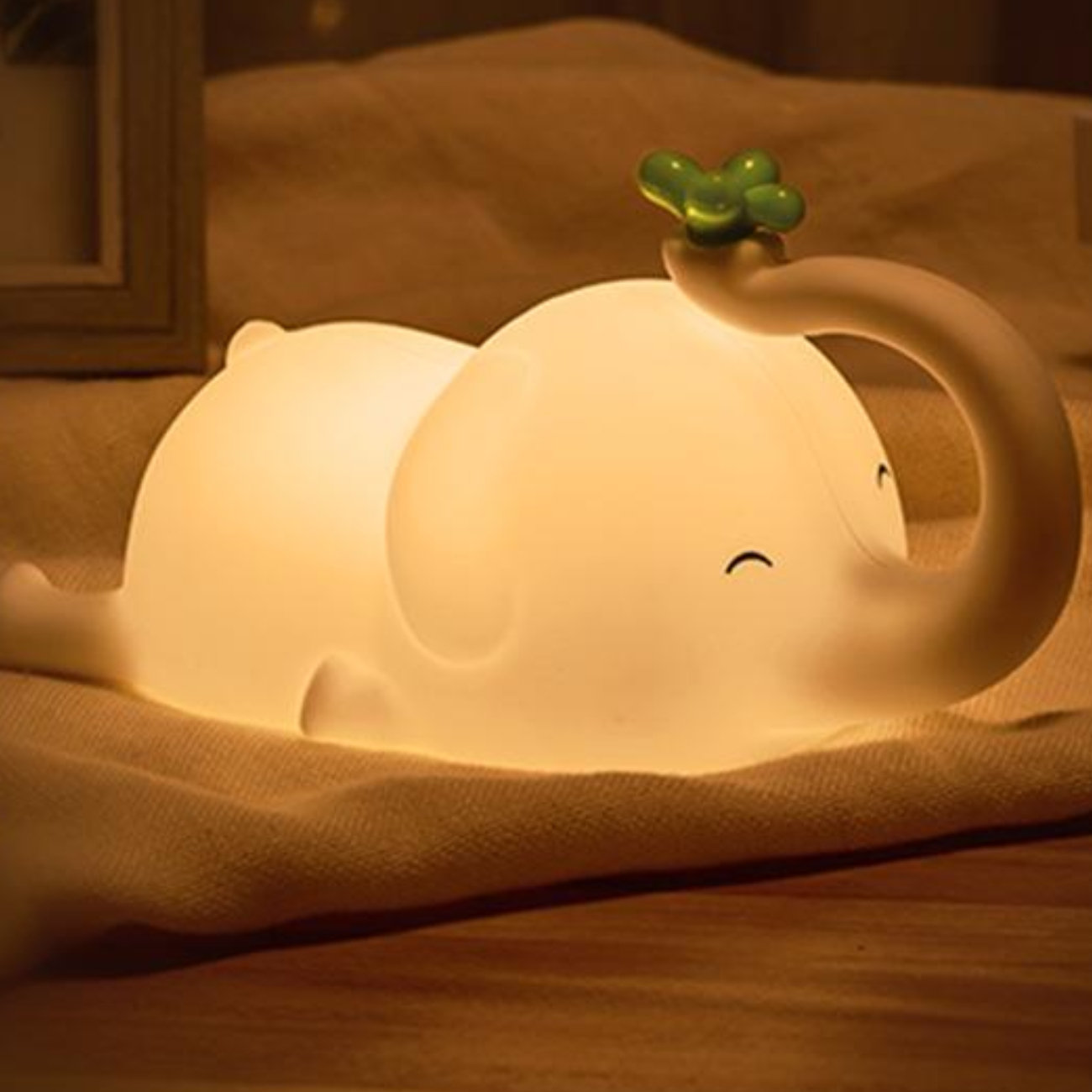 چراغ خواب رومیزی فانتزی شارژی فیل پرنده D5