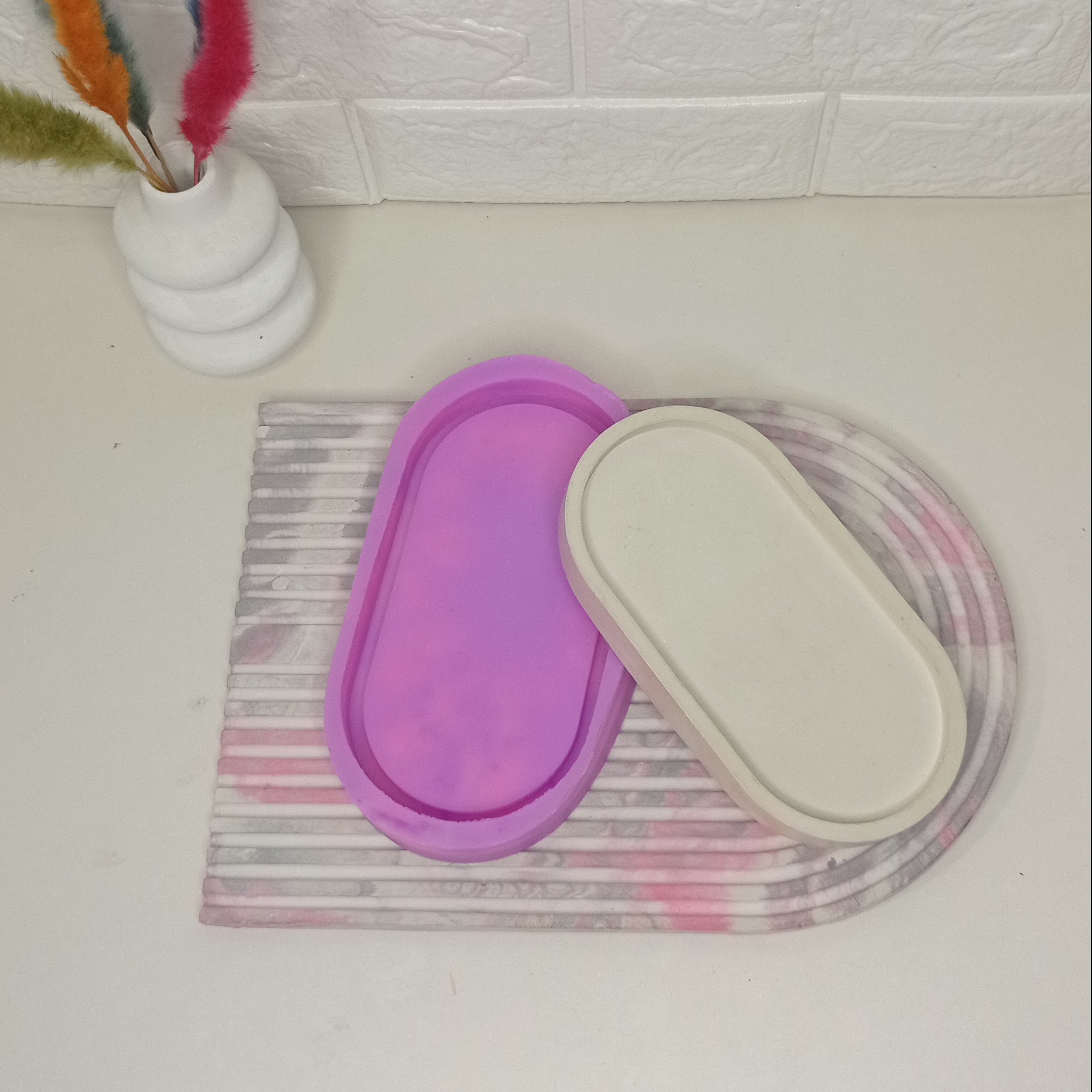 قالب سیلیکونی سینی بیضی 18در9 مناسب شمعسازی و سنگ مصنوعی (پس کرایه)