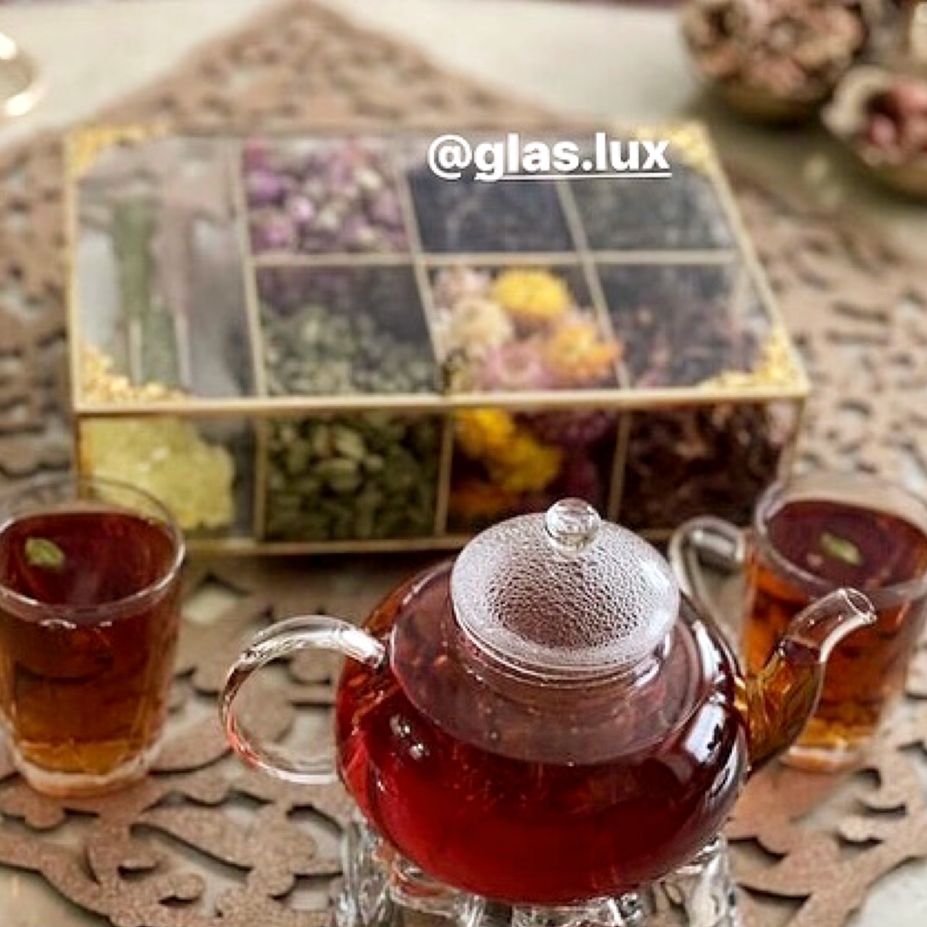 به صورت سفارشی تیبگ هفت خانه شیشه و نواربرنجی