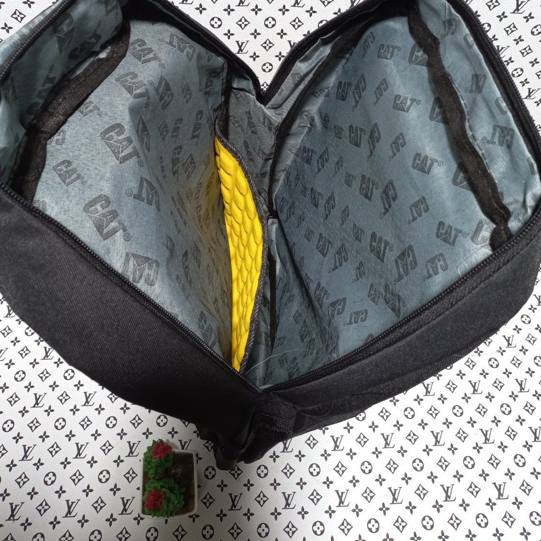 کیف مدرسه ای جنس کج راه درجه یک ابعاد 45در34 مناسب 1تا8