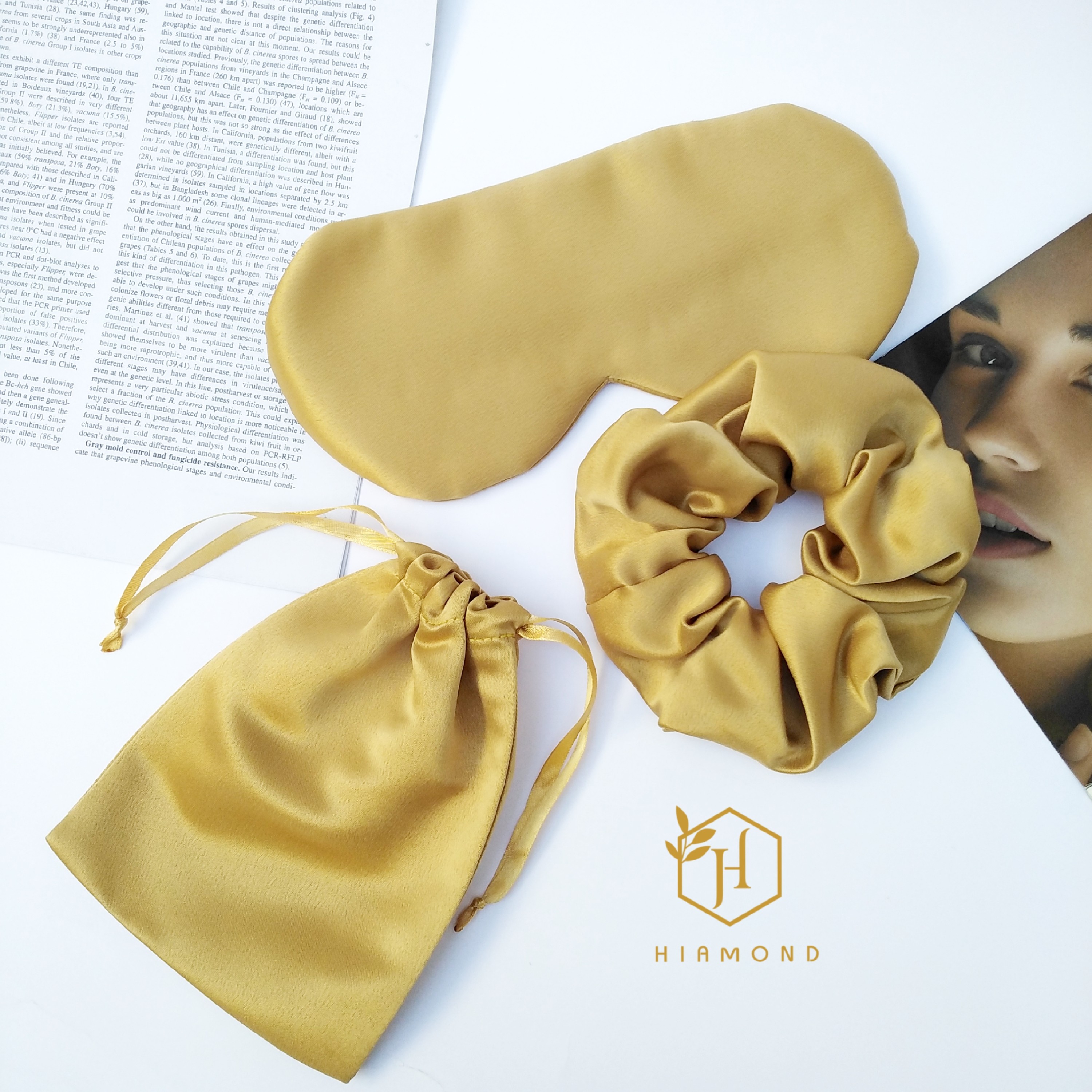 ست کش مو اسکرانچی و چشم بند و کیسه مخصوص          