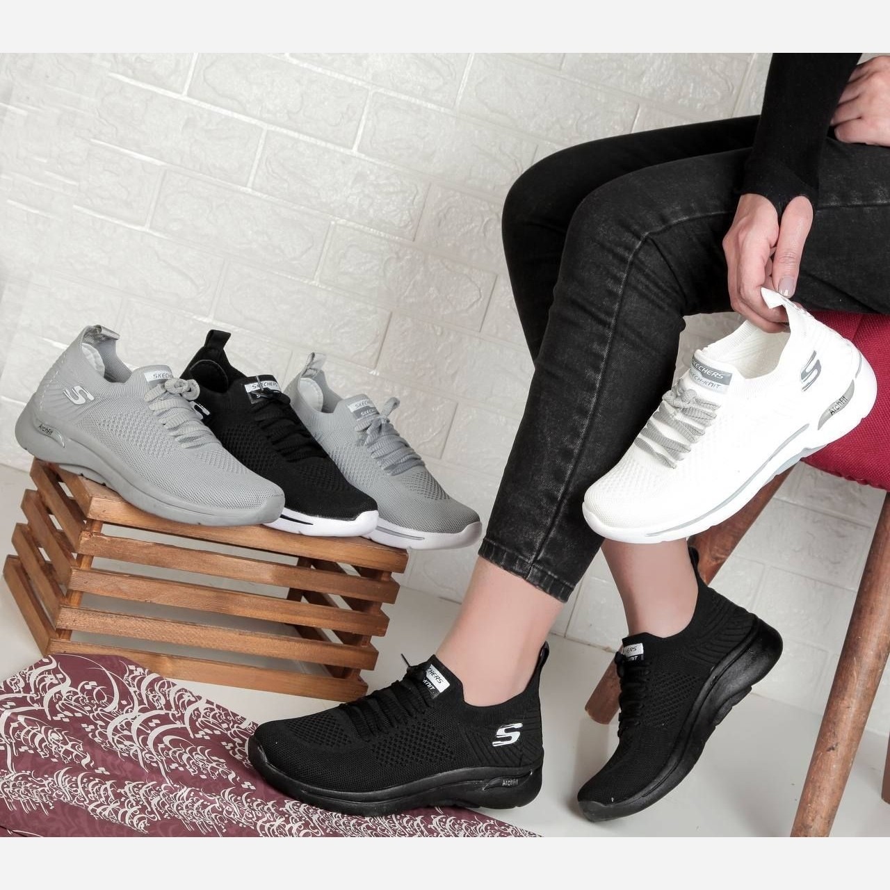 کفش اسکیچرز جورابی سایز  37 تا 40  رنگ سفید  طوسی مشکی