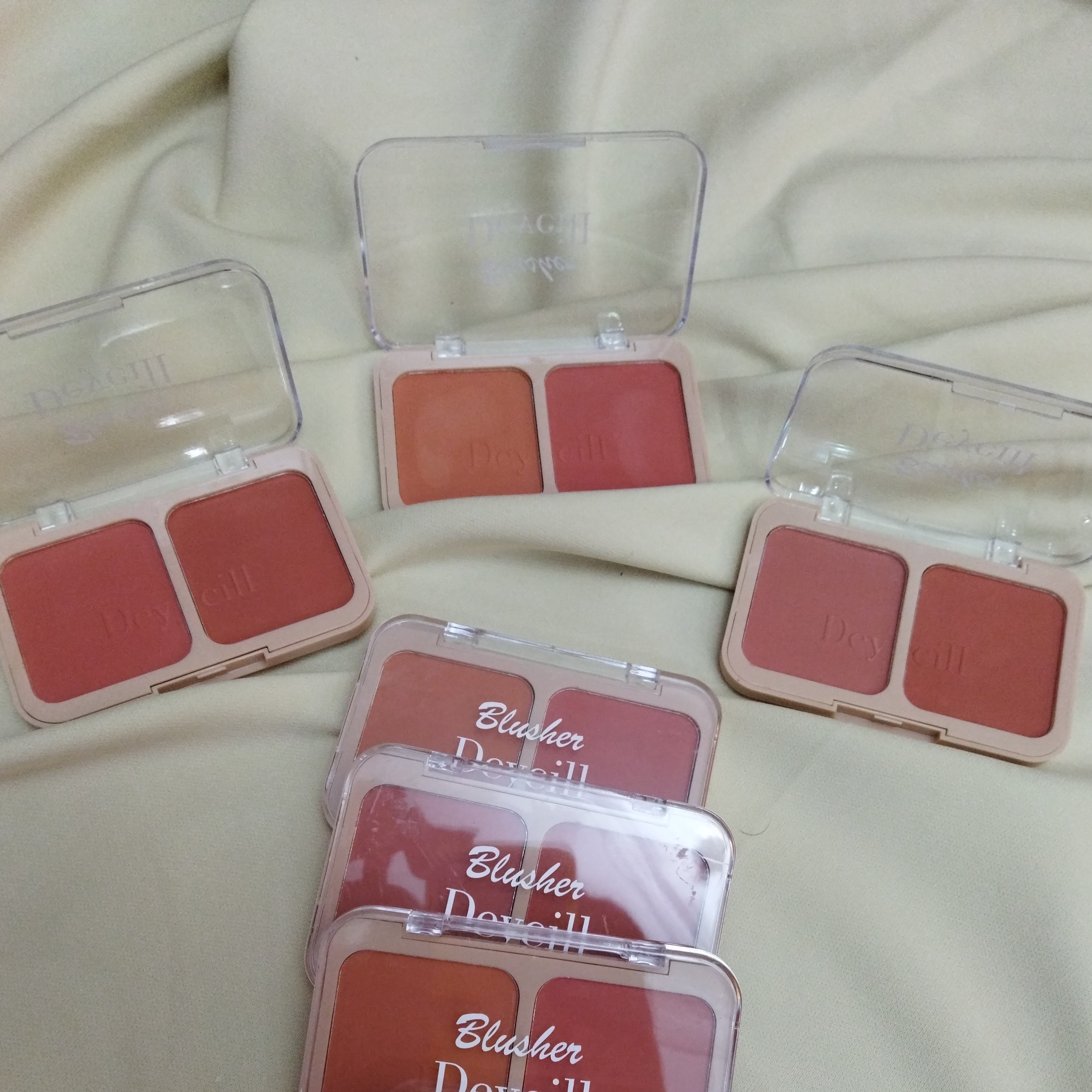 رژگونه برند دایسل 