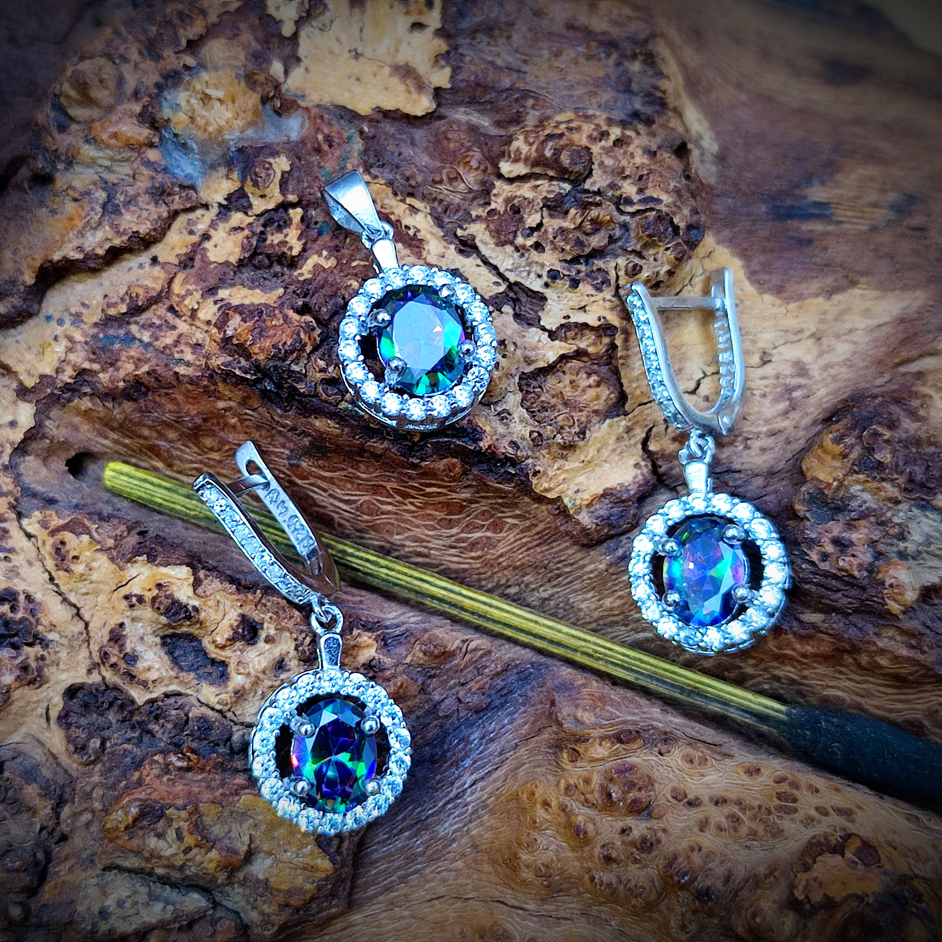 نیم ست نقره زنانه طرح جواهر با نگین الکساندریت هفت رنگ 