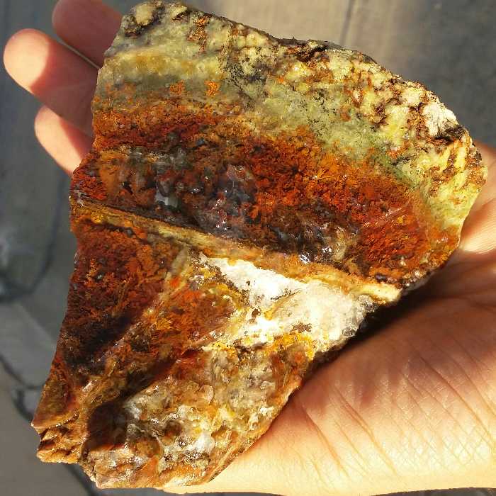 سنگ راف غولپیکر شجر 7رنگ گل اناری محشرر کاملا طبیعی نمونه ای فوق العاده خاص تکرار نشدنی با قابلیت ساخت چندین نگین زیبا