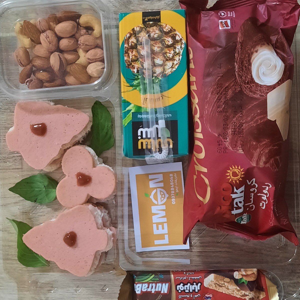 بسته غذائی کودک با20درصد مواد خانکی ووزن تقریبی 400گرم پس کرایه وارسال با پیک