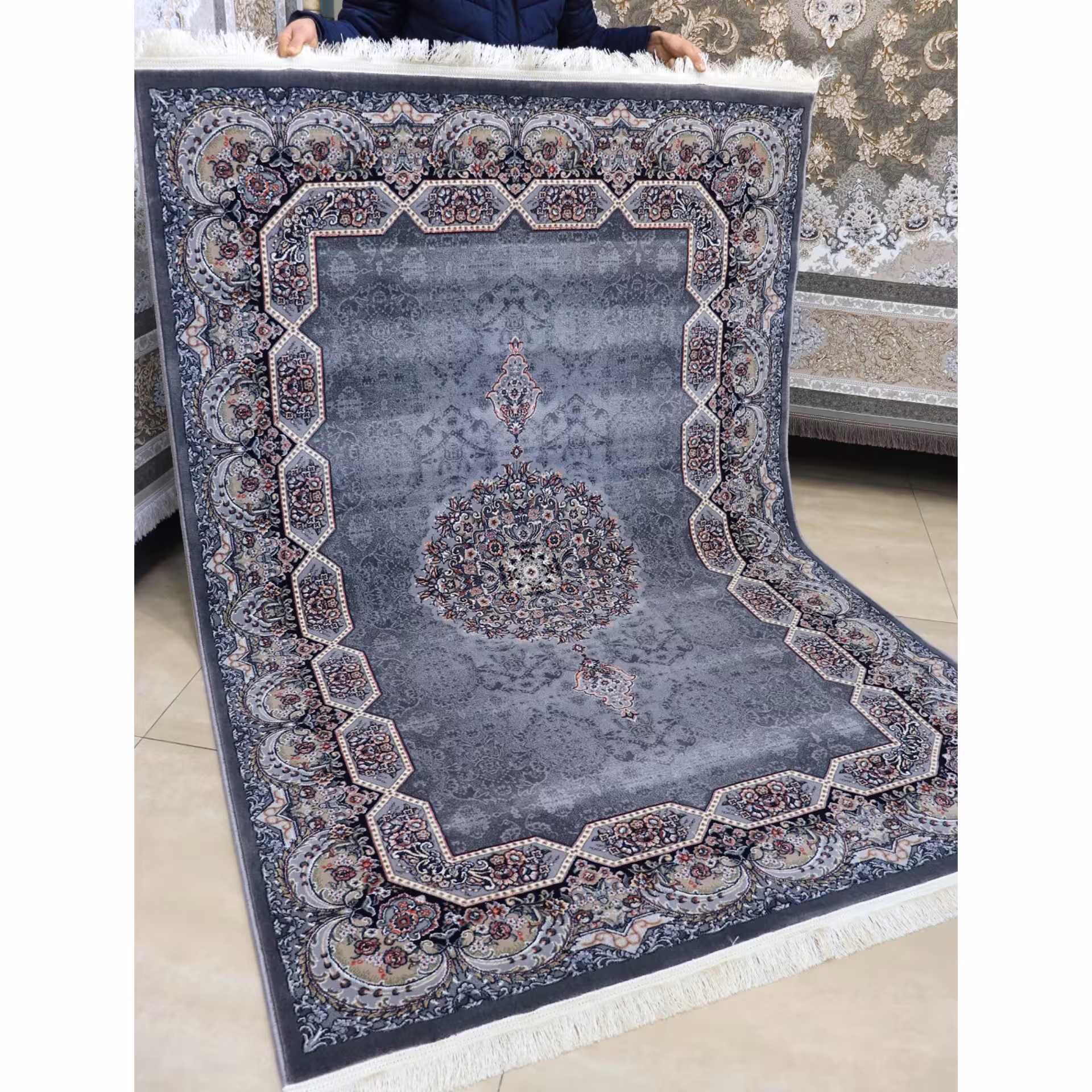 فرش هالیدی دودی 700شانه 6متری برند سهند (پس کرایه)