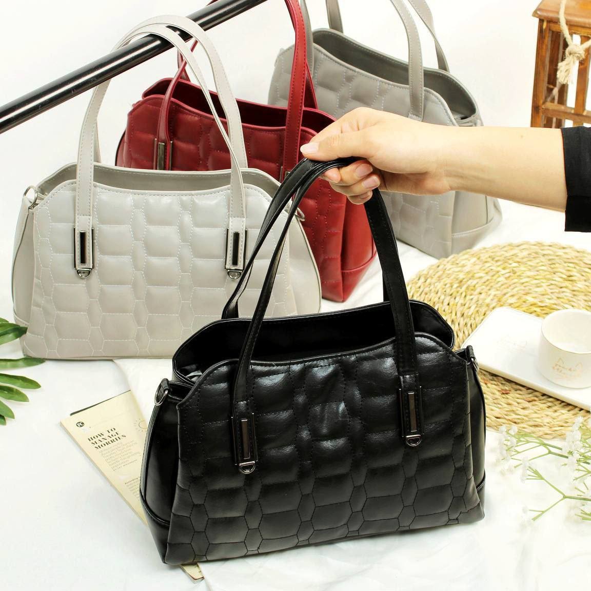 کیف دستی دوشی زنانه جا دار چرم اصل