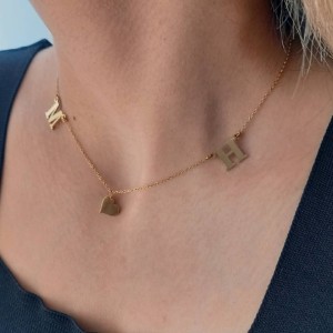 گردنبند حروف لاتین با قلب