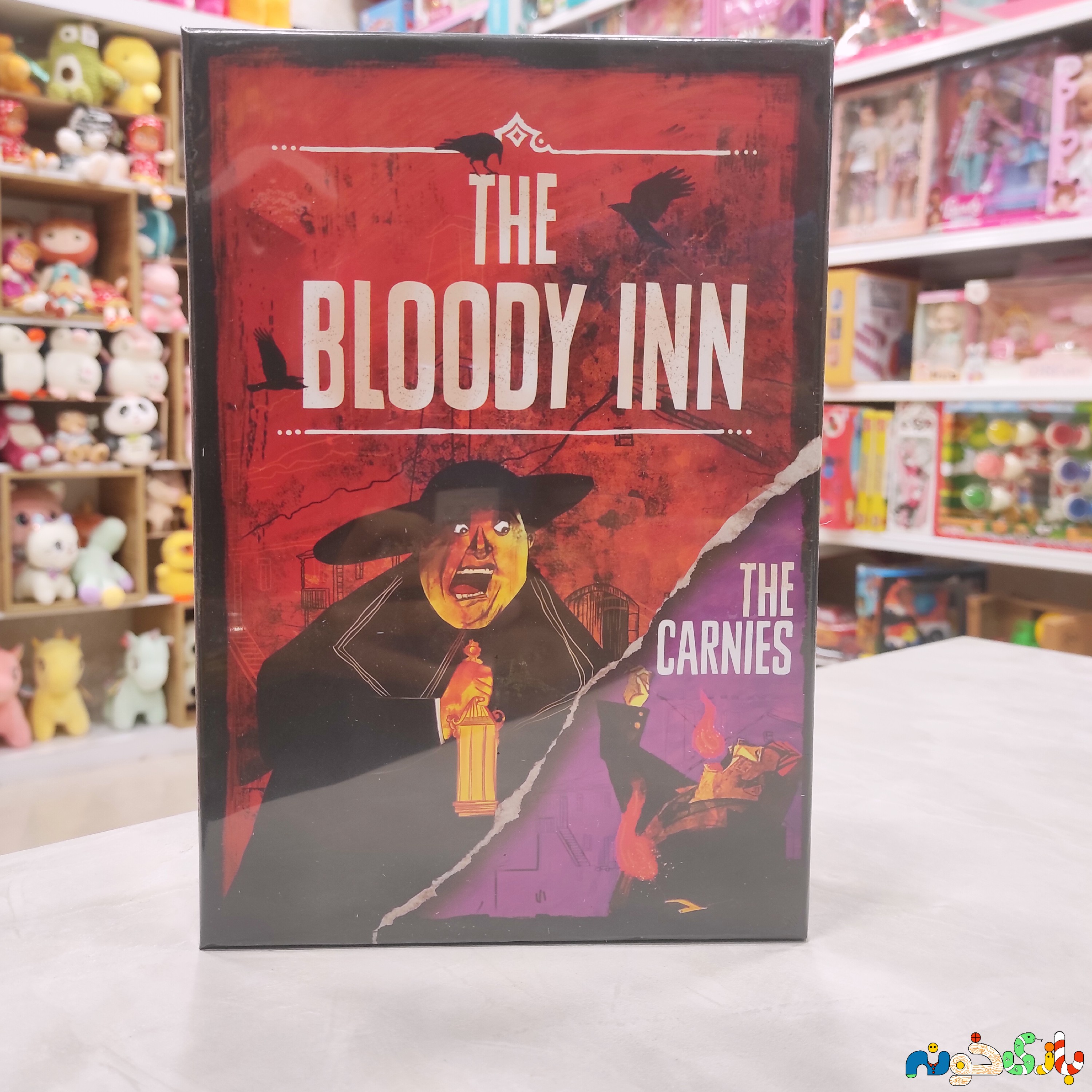 بازی کارتی مهمانخانه خونی the Bloody Inn همراه با کسپنشن کارنیز برای 1 الی 4 نفر