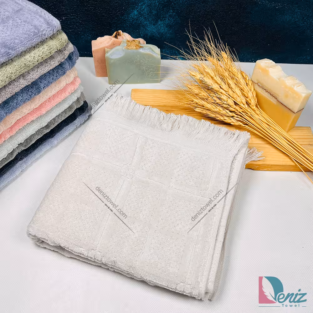 حوله دستی طرح مارتا رنگ کرم