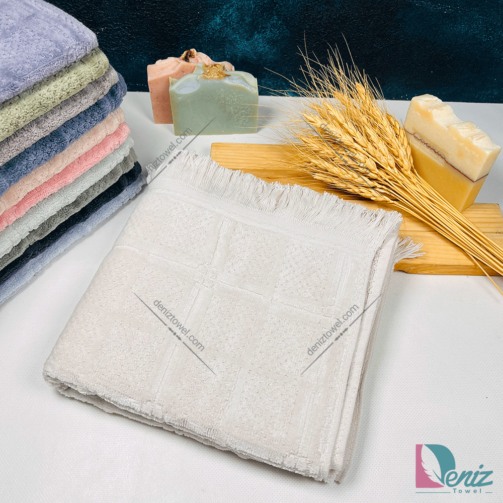 حوله دستی طرح مارتا رنگ کرم