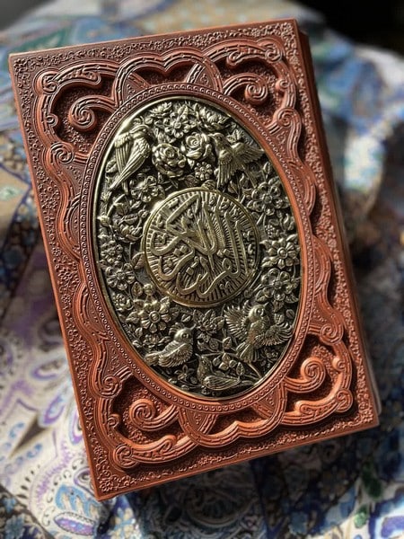 قرآن وزیری گلاسه چرم قاب کشویی برجسته طرح مس - کتابفروشی کوچه کتاب