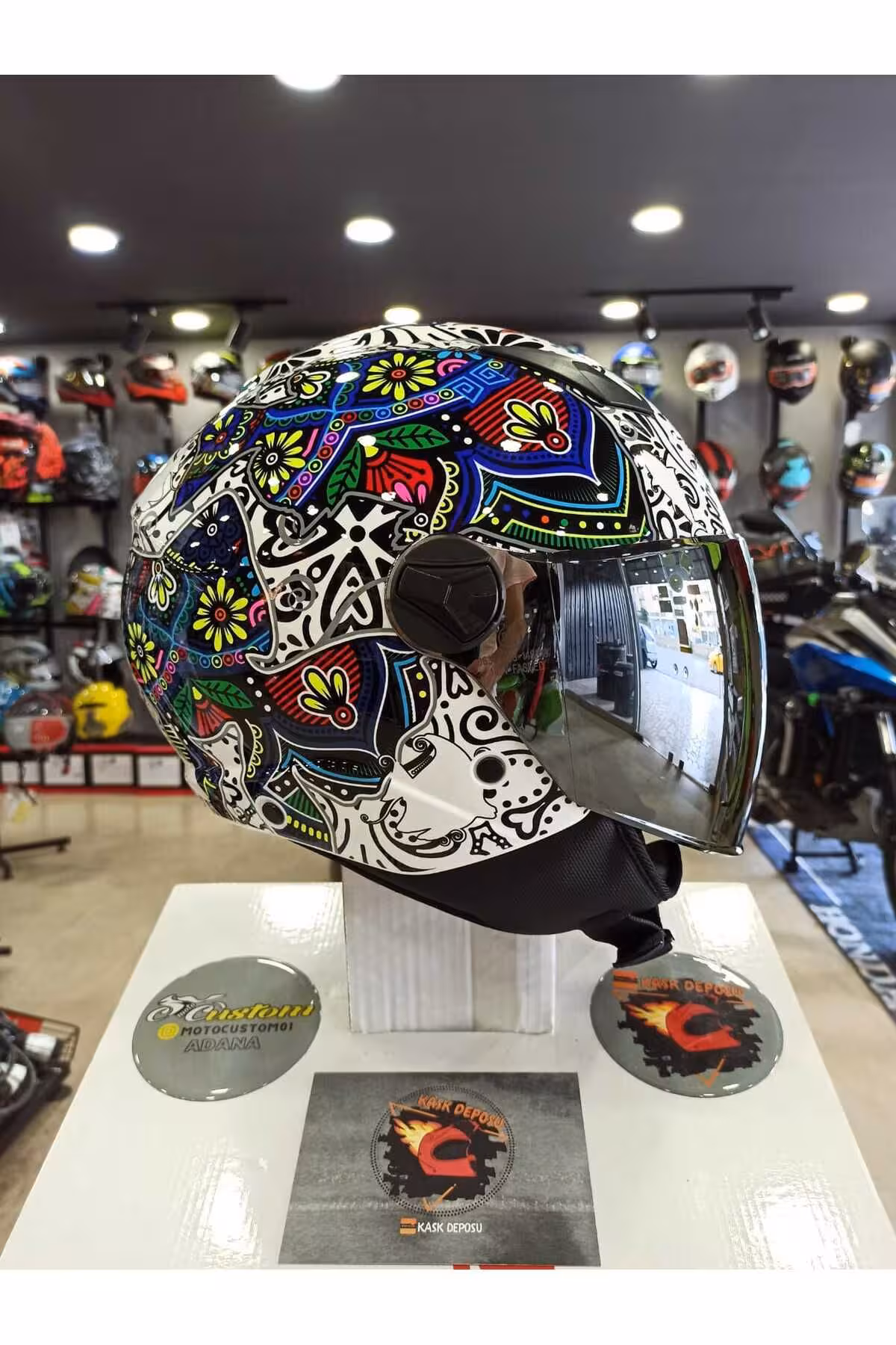 کلاه کاسکت موتورسیکلت سفید ایمنی تابستانی Shiny بهار قرمز رنگ عینک آفتابی اس وی Sway