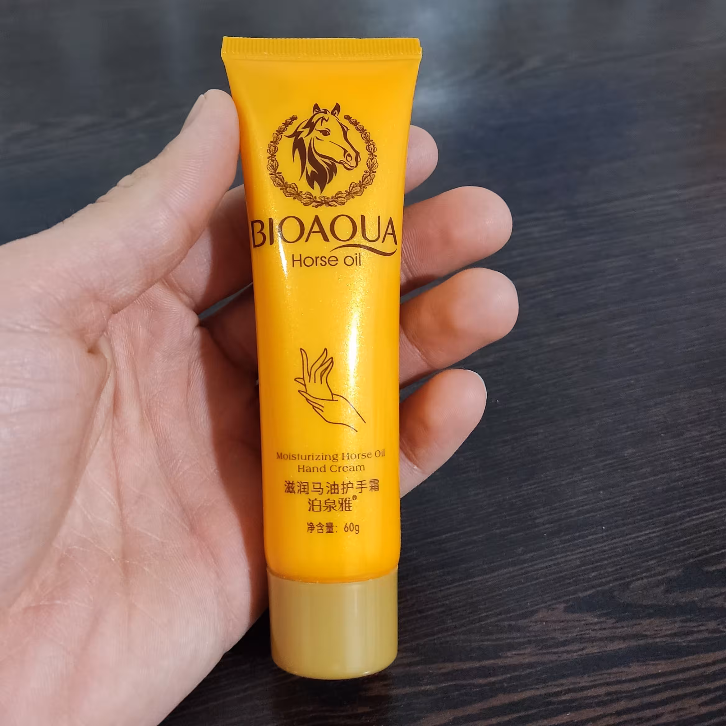 کرم دست روغن اسب بیوآکوا  60 گرم آبرسان و مرطوب کننده  آرایشی بهداشتی افلاک 