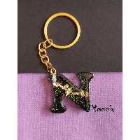 جاسوییچی رزینی حروف انگلیسی حرف N . در طدح و رنگ دلخواه. مناسز آویز کیف و کوله و کلید و اویز ایینه ماشین