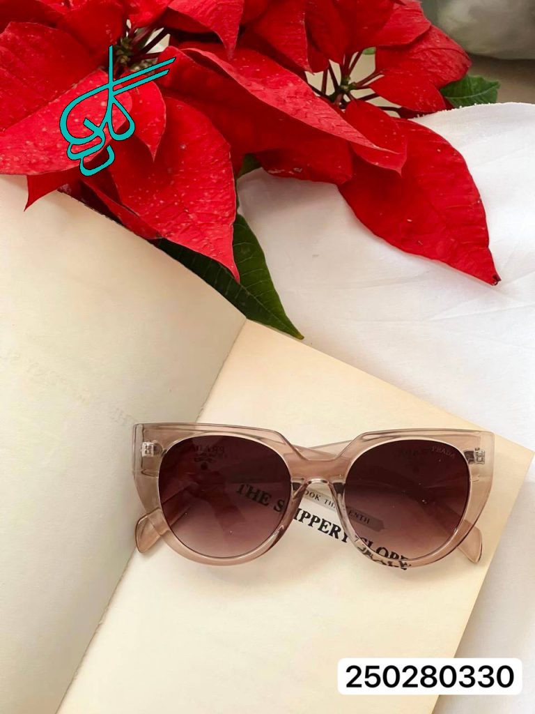 خرید عینک زنانه برند پرادا دارای استاندارد UV400 دارای فرم کائوچو به همراه کاور و دستمال کیفیت عالی کد 2415063 - ردگل