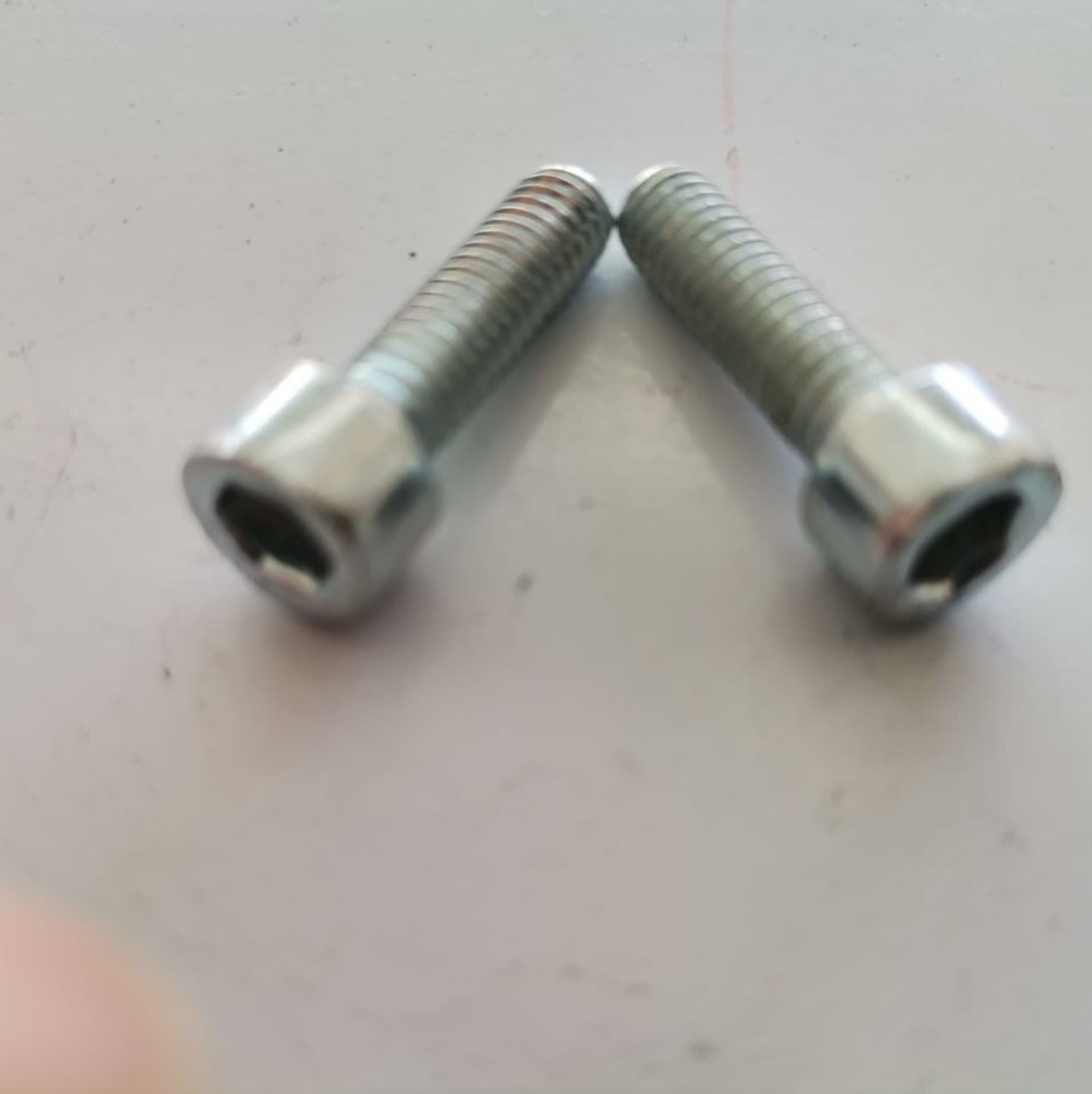 پیچ آلن سفید سایز 6 بیست میل (بسته 50 تایی)