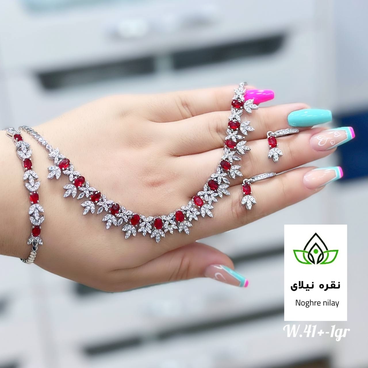 سرویس   نقره جواهری عیار 925آبکاری طلا سفید   رنگ ثابت تضمینی بدون ریزش نگین   ارسال رایگان  و  دارای فاکتور معتبر ،.