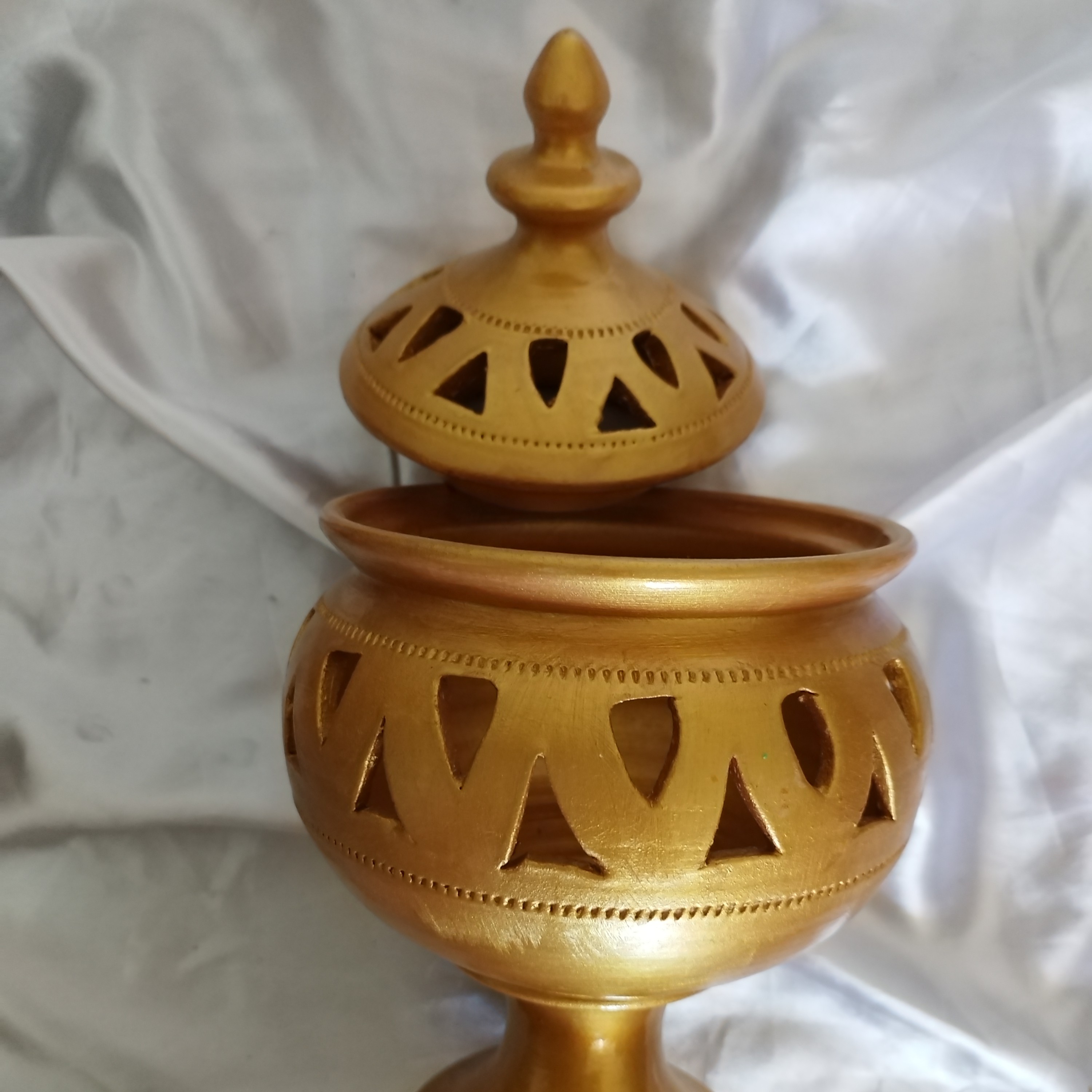 جاشکلاتی سفالی مشبک بزرگ پایه دار