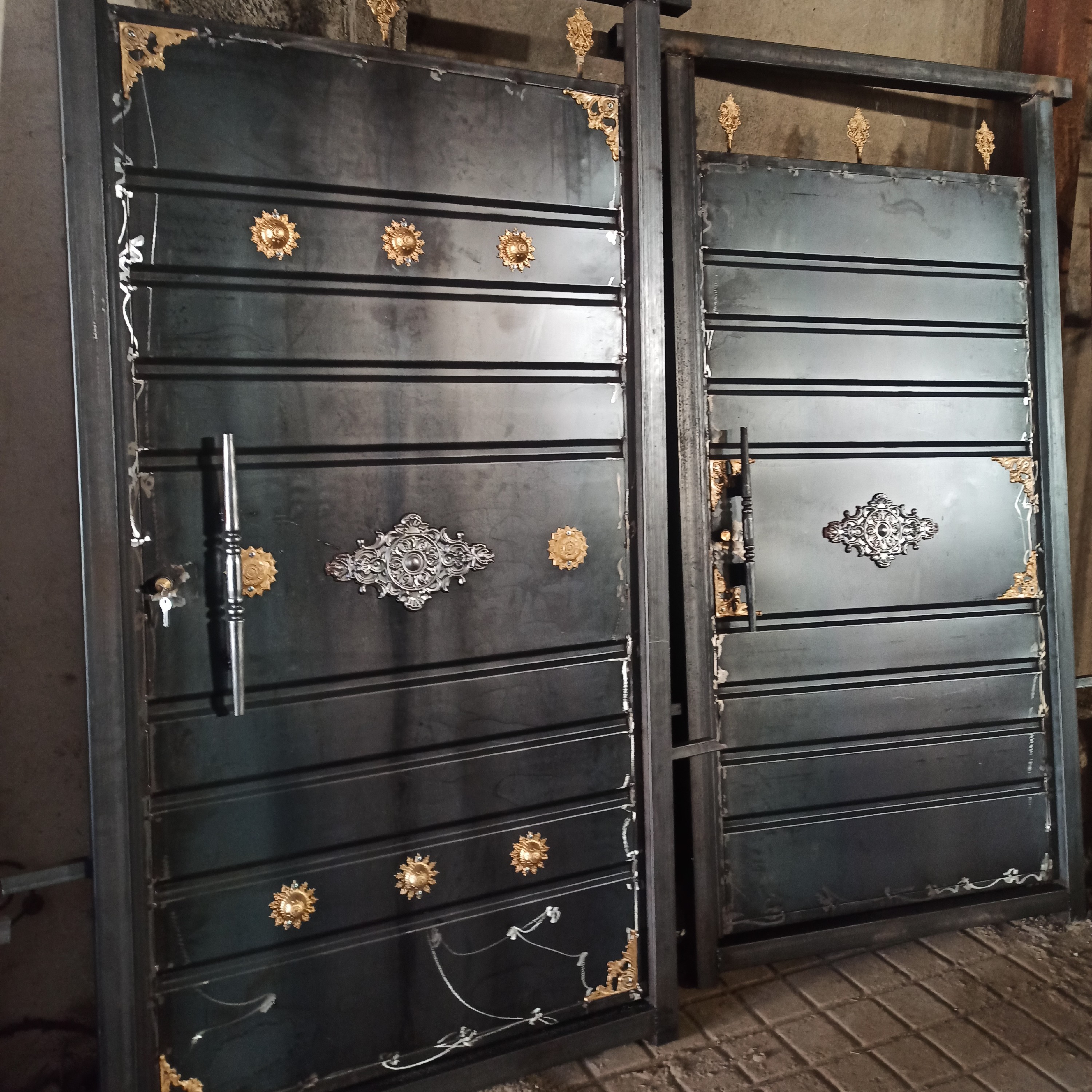 درب حیاط تک لنگه