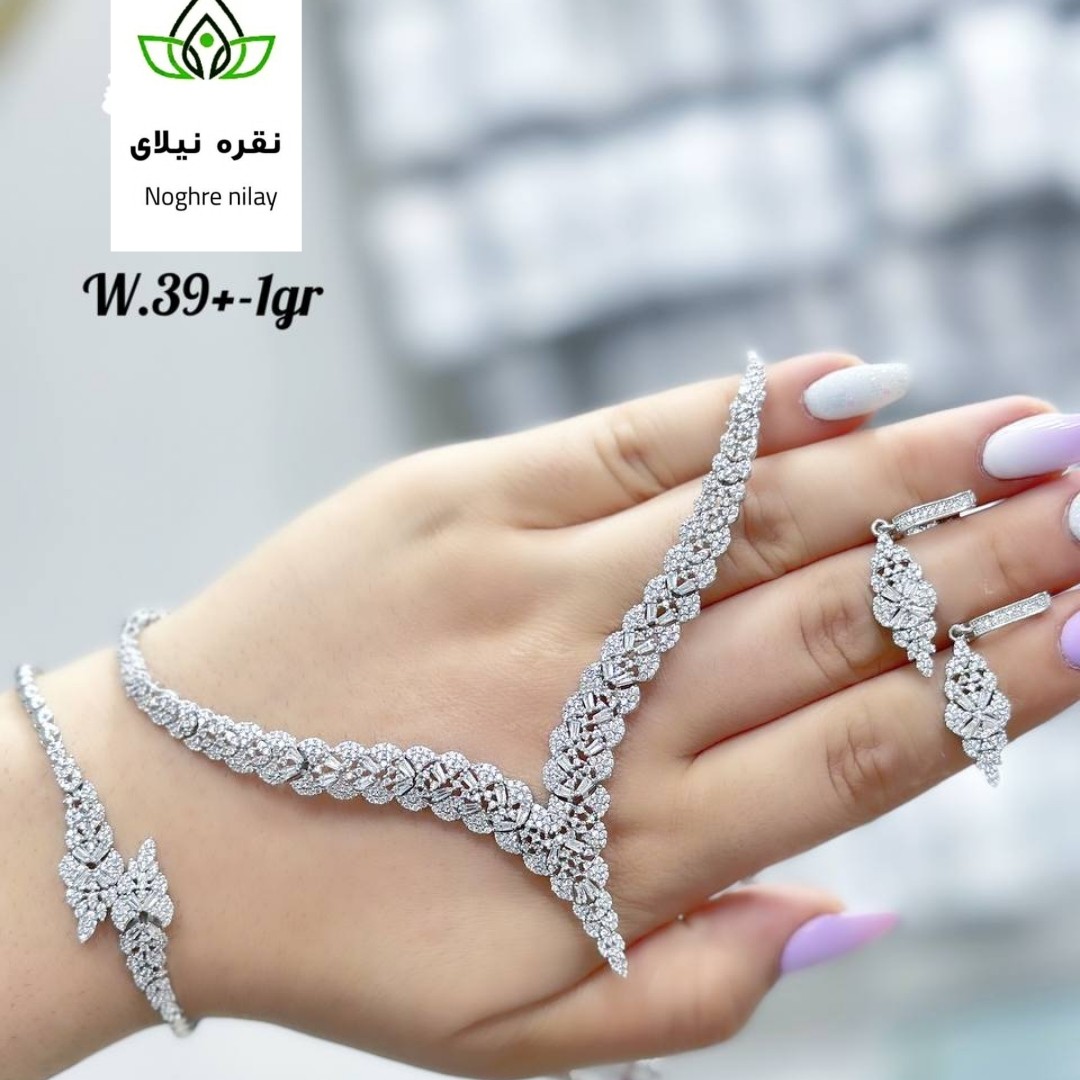 سرویس   نقره جدید و زیبا  عیار 925 و ابکاری  رادیوم .کاملا مشابه طلا  مناسب برای کادو  دارای فاکتور معتبر و ارسال رایگان