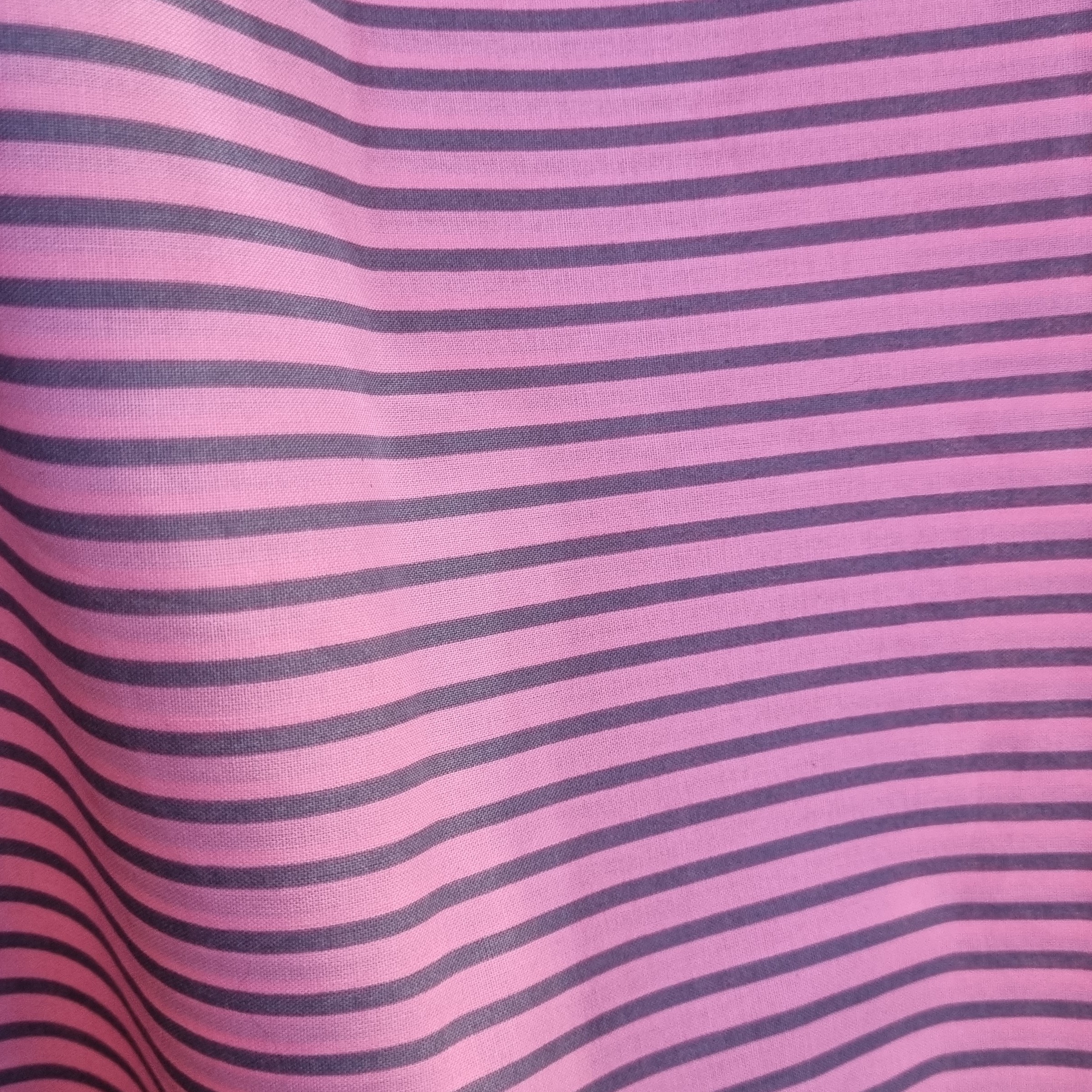 پارچه طاقه 40 متری کتان پنبه ، زمینه صورتی ، راه راه طوسی عرض 240