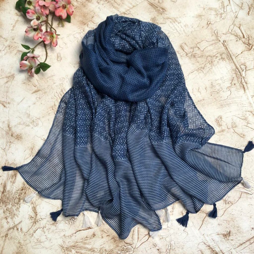 شال نخ سورمه ای