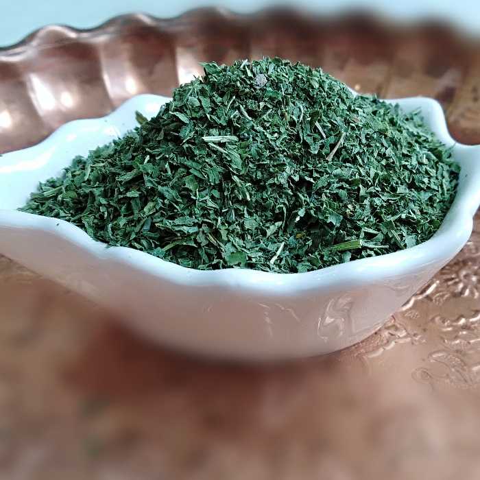 نعناخشک تولید تیر 1402 تهیه شده ازنعنا ارگانیک محلی ملایرزمین مطمئن آبیاری با آب موتور تازه وشسته شده بسیارسبز برگ خالص 