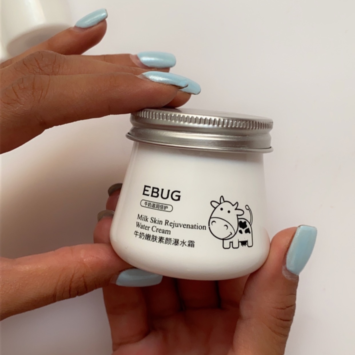 کرم آبرسان و روشن کننده شیر گاو