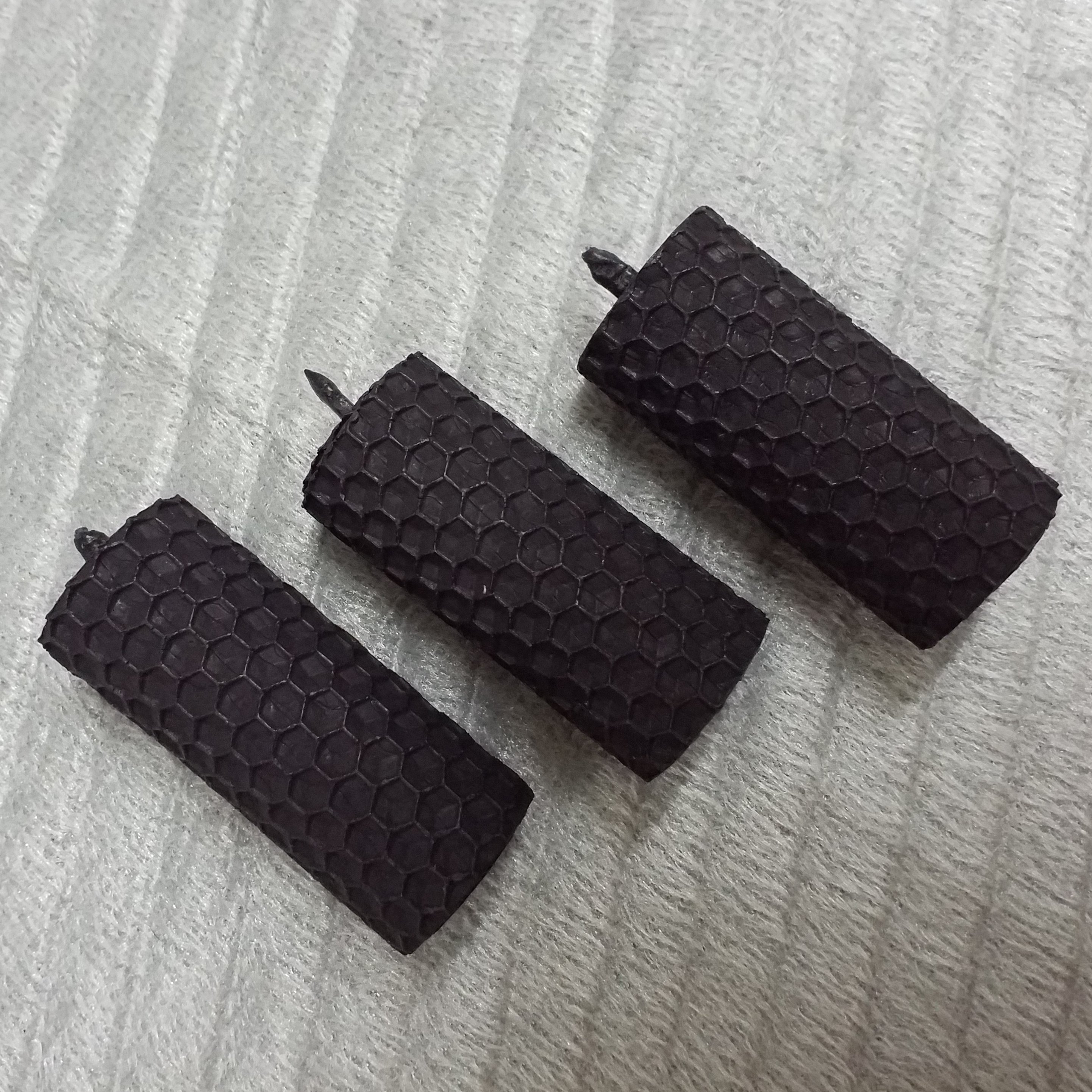 شمع بیزوکس موم عسل مشکی