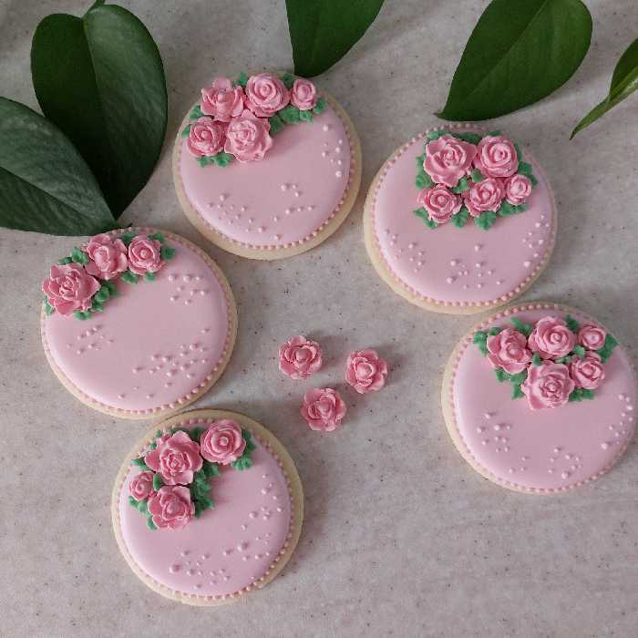 کوکی (دکوراتیو) رویال آیسینگ طرح گل دار            