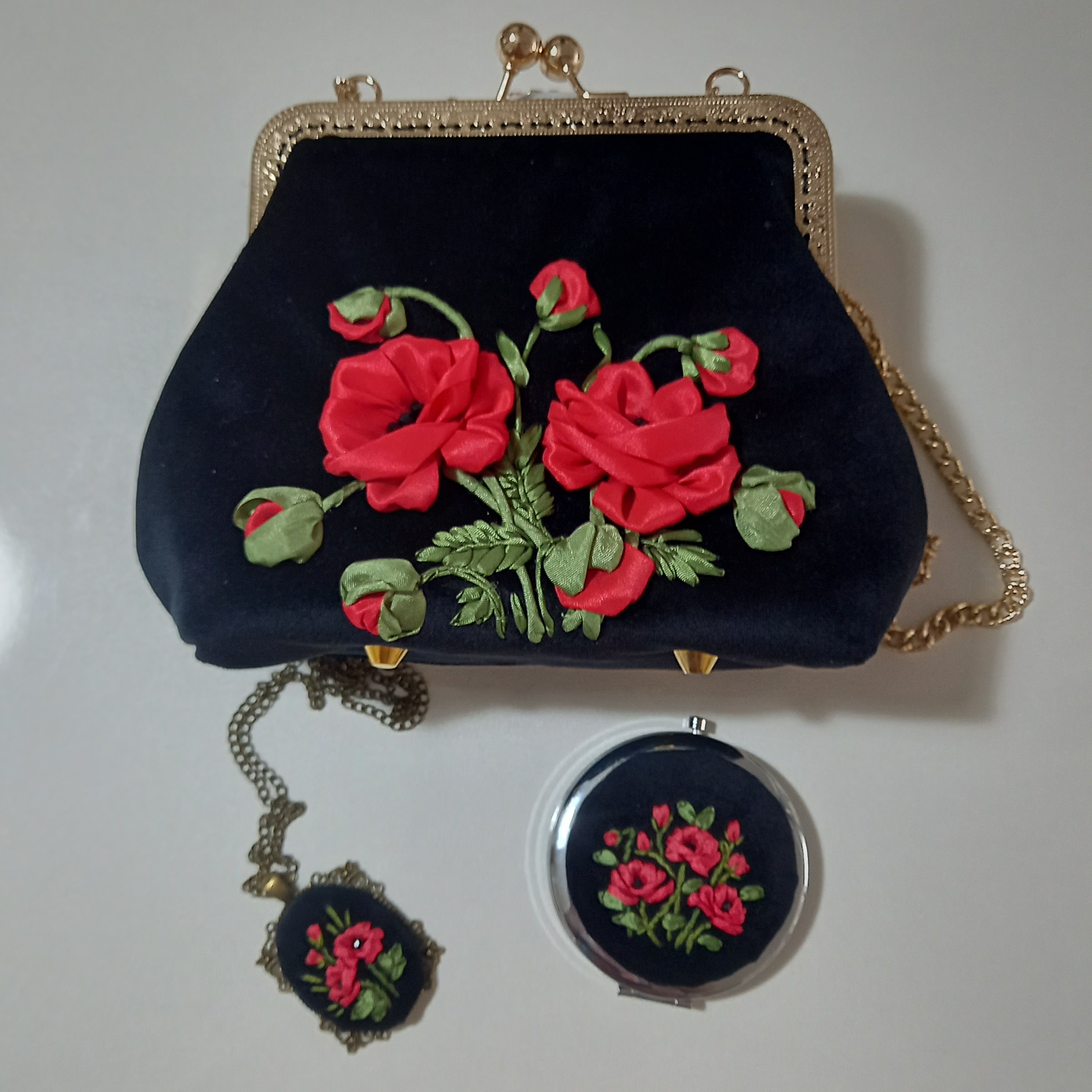 ست کیف مجلسی و آینه و گردنبند روبان دوزی