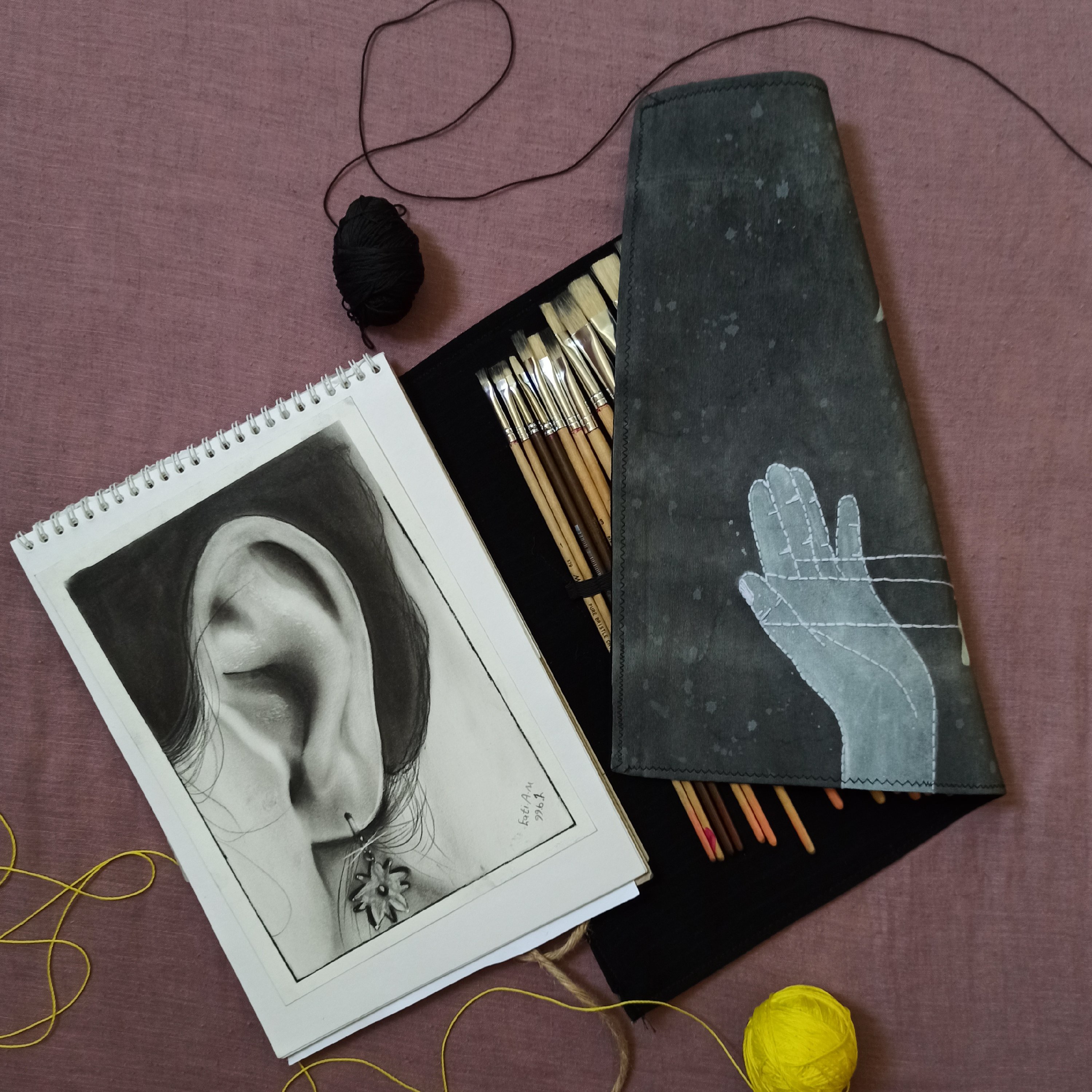 جامدادی رولی سایز بزرگ گلدوزی و طراحی شده مناسب مداد وقلمو 