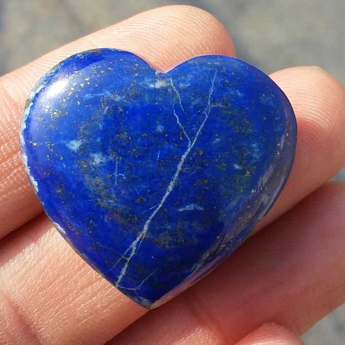 لاجورد نگین لاجورد تراش فانتزی  قلبی پیریت طلایی دار  100 در 100 طبیعی دو طرف پولیش تراش دامله سایز مدالی کد 8513