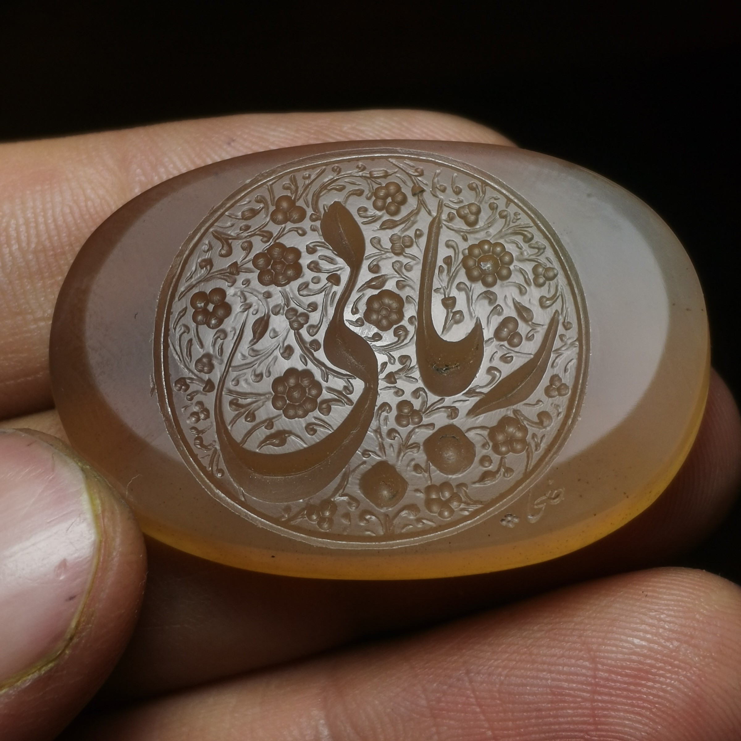 حکاکی اسامی خاص رو نگین انجام شده تماما با دست توسط حکاک ضُحا 