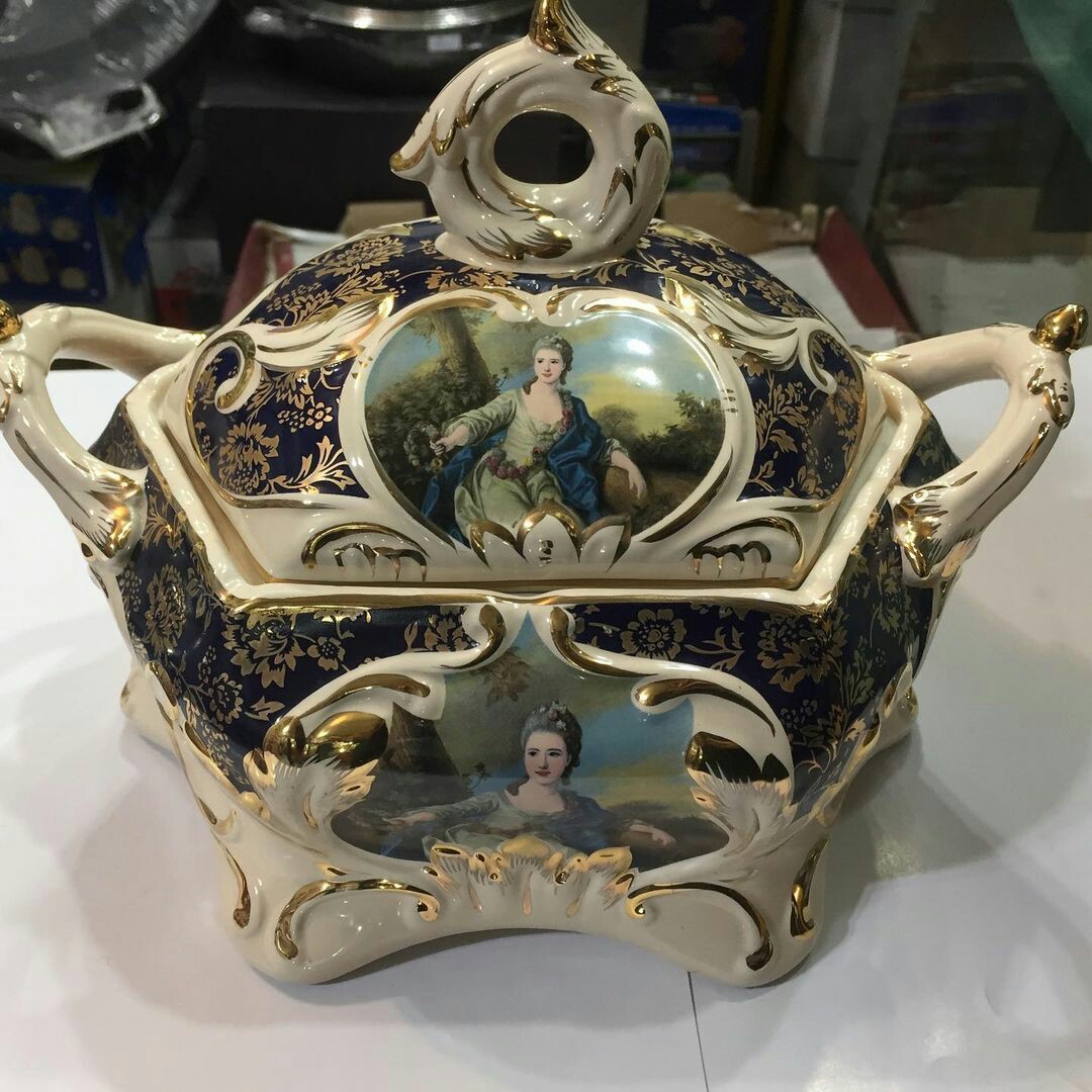 شکلات خوری درب دار 