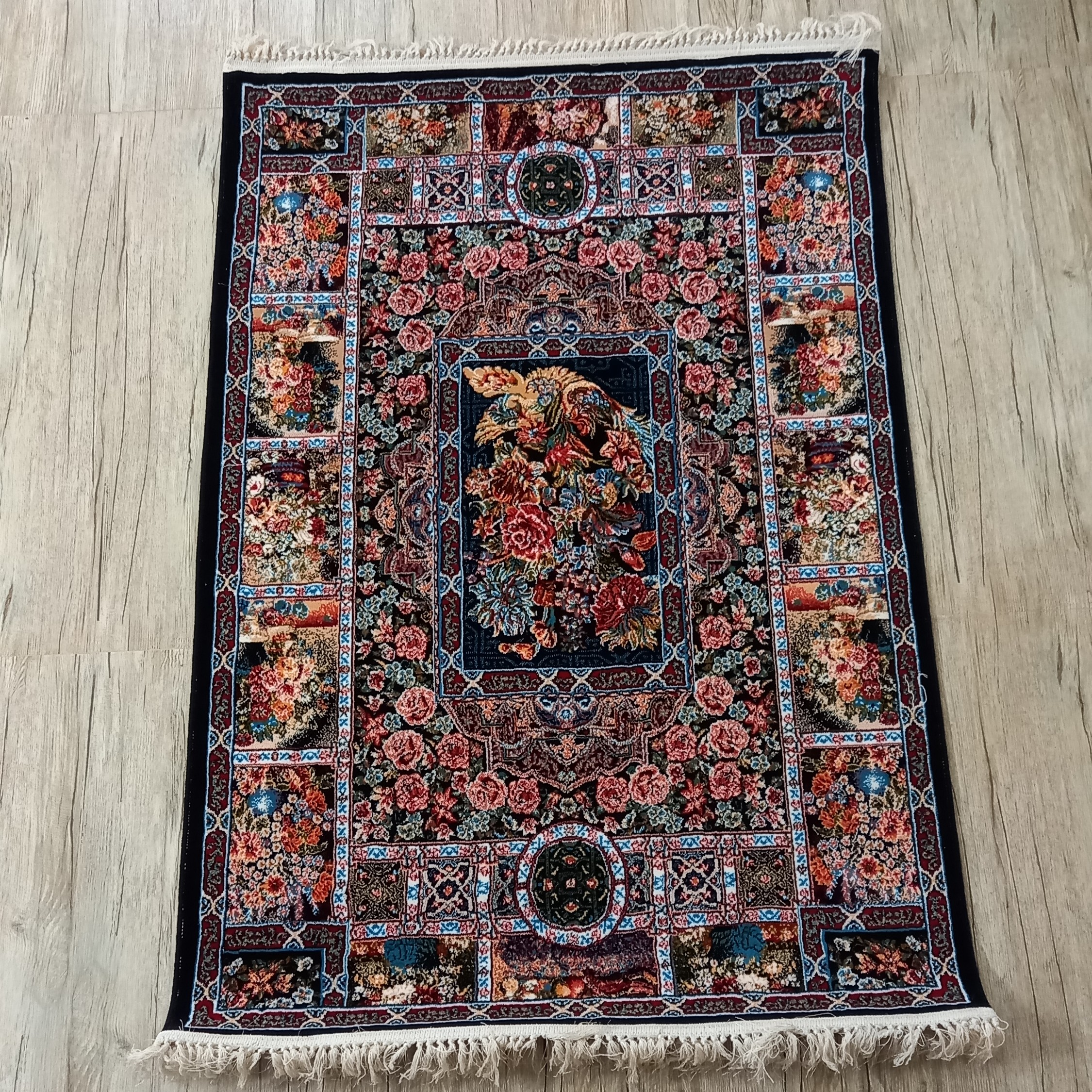 فرش یک در یک و نیم  باغ ارم سرمه ای 700 شانه پس کرایه