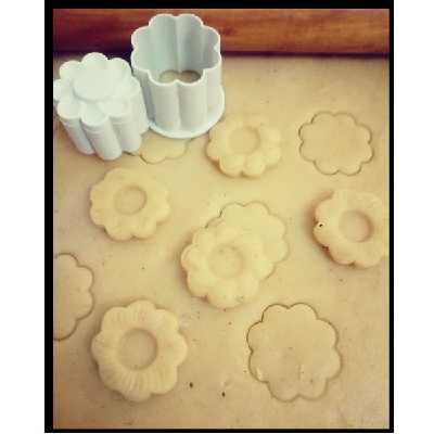 کاتر شیرینی پزی بهگز مدل شیرینی مربایی مجموعه 3 عددی