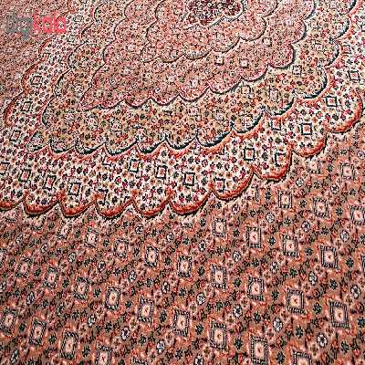 فرش ماشینی زمرد مشهد مدل ریز ماهی زمینه بژ