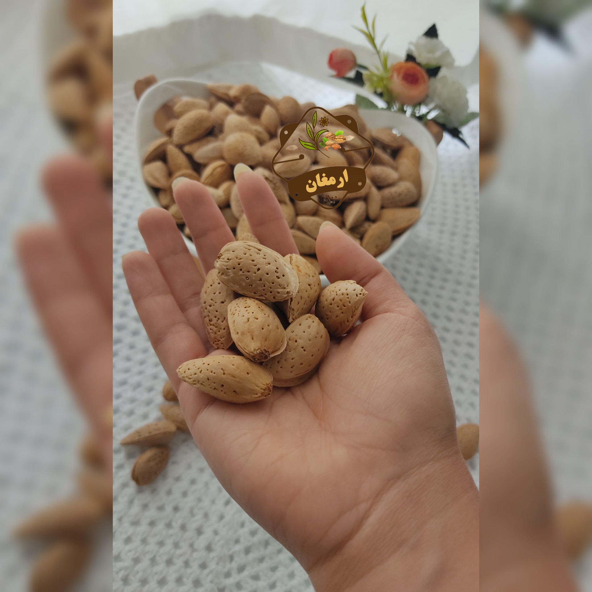 بادام درختی سنگی بسیار خوشمزه و باکیفیت اکثریت درسایز بزرگ مناسب برای مصرف روزانه 