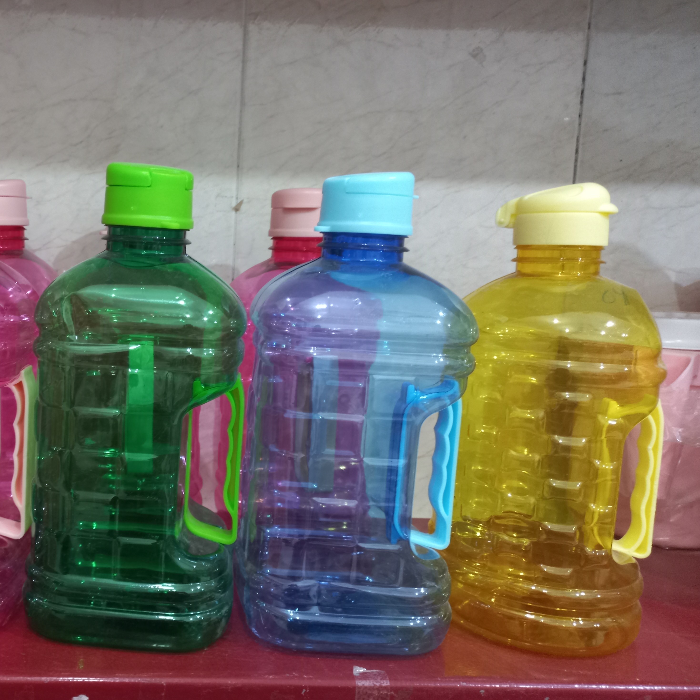 بطری آب رنگی