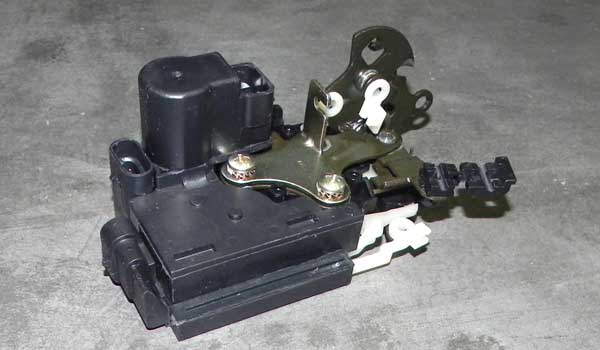 قفل درب جلو راست ام وی ام 530 و 550 چین یدک مرکزی - خرید لوازم یدکی خودروهای چینی - لوازم یدکی خودروهای کره ای - لوازم یدکی خودروهای ژاپنی - کف قیمت بازار - ارسال سریع به سراسر ایران